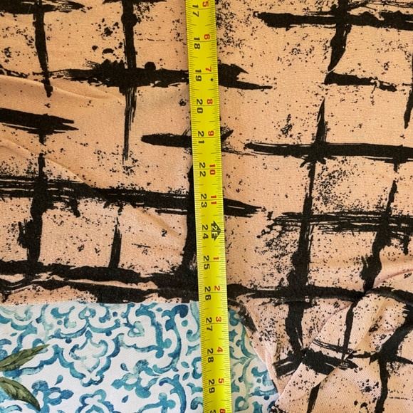 Beautiful Jess abstract sweater - Picture 3 of 3